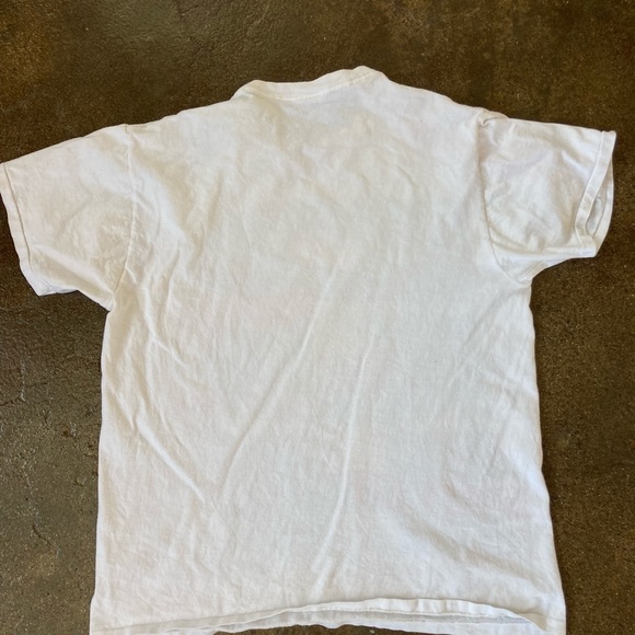 Awesome vintage 90s graphic t-shirt. - Picture 4 of 4